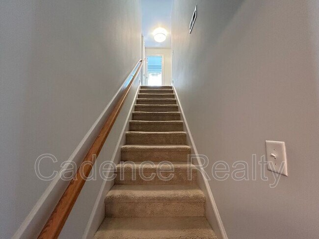 Building Photo - 814 Lambrook Dr