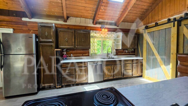Building Photo - Spacious Log Home with Acreage!