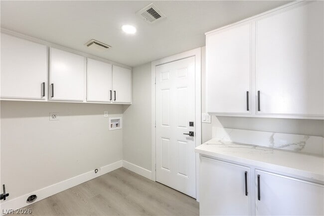 Building Photo - 6348 Vicuna Dr
