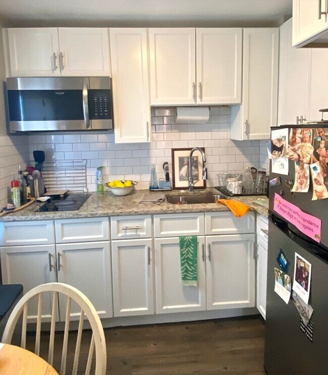 Primary Photo - 300 Meridian St