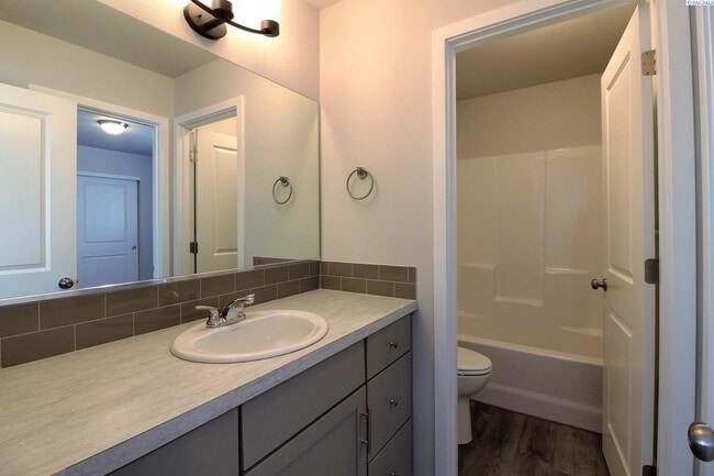 Building Photo - 3 bed/2 bath West Pasco Townhouse