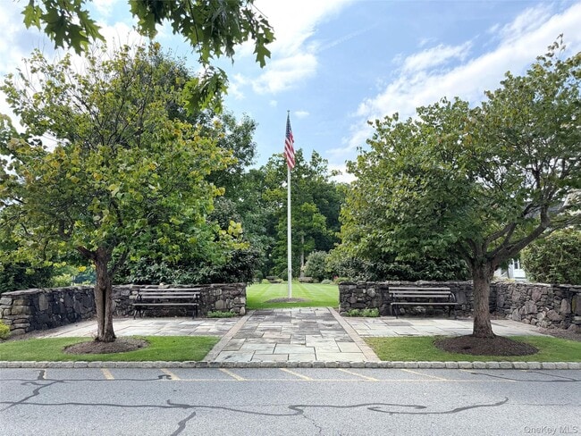 Building Photo - 19 Cropsey St