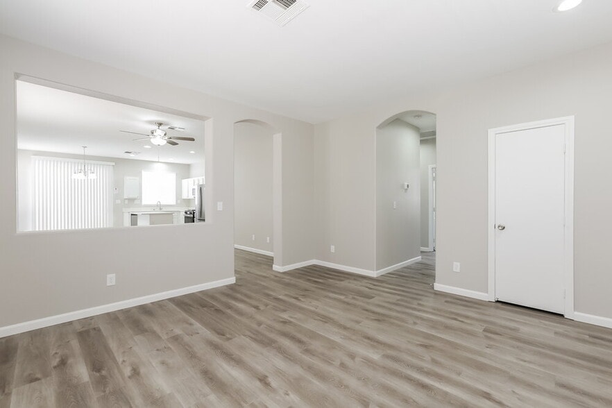 Building Photo - 9782 Vista Crest Ave