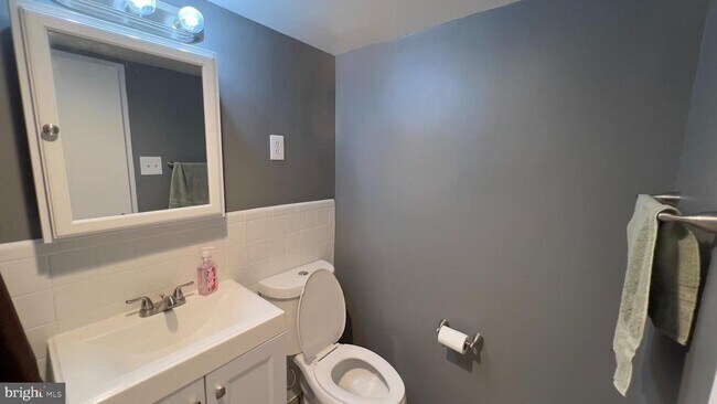 Building Photo - 10401 Grosvenor Pl