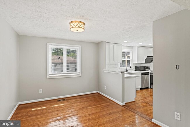 Building Photo - 9409 Mirror Pond Dr