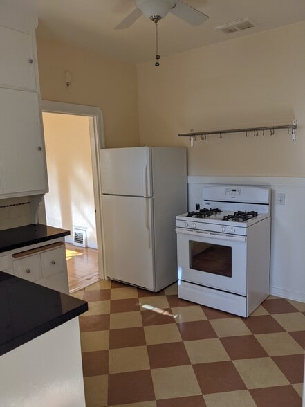 Kitchen - 422 Capitol St