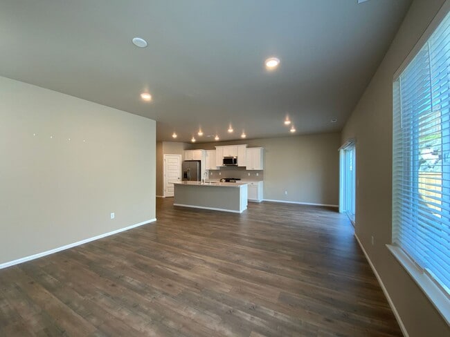 Building Photo - Beautiful 4BD/3BTH + Loft Marysville Home ...