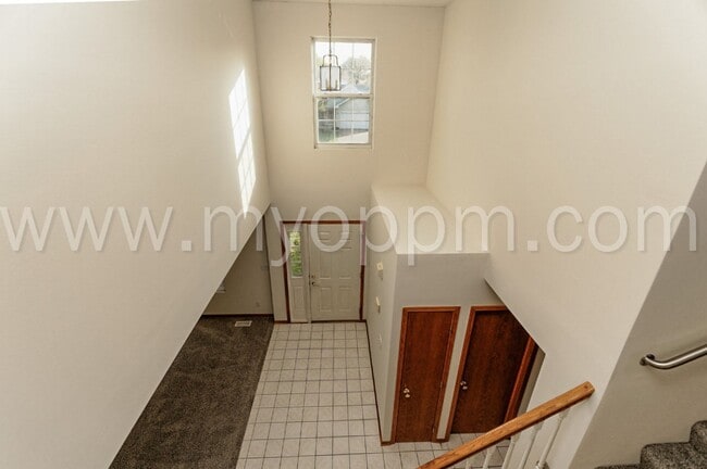 Building Photo - Bright and Spacious 4 Bedroom Home | Bellevue