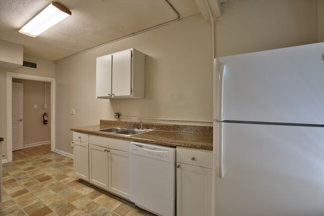 Building Photo - 2bd/2ba in MIDTOWN