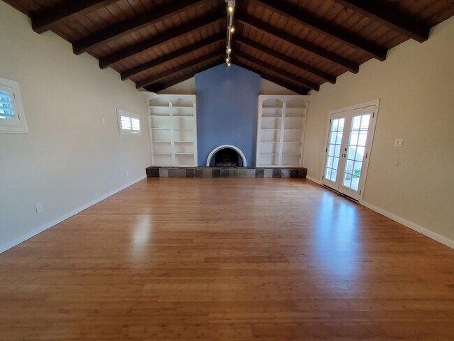 Building Photo - Spacious 3-Bedroom Single Family House with bonus room in Torrance- $4,400/month