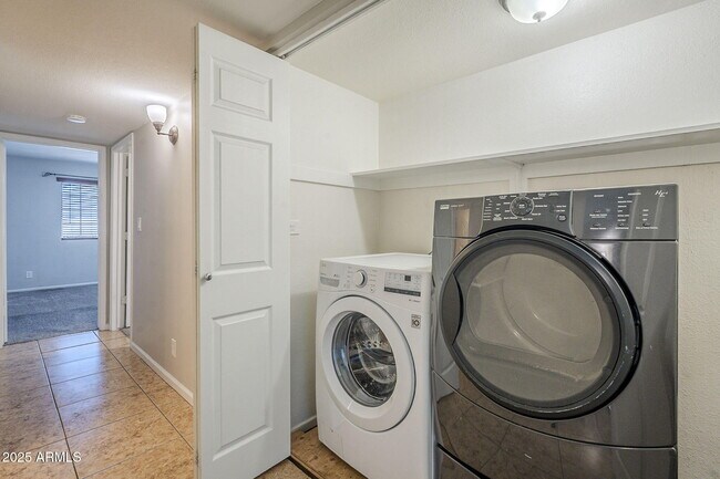 Building Photo - 2436 E Javelina Ave