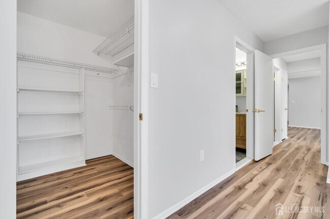 Building Photo - 812 Green Hollow Dr