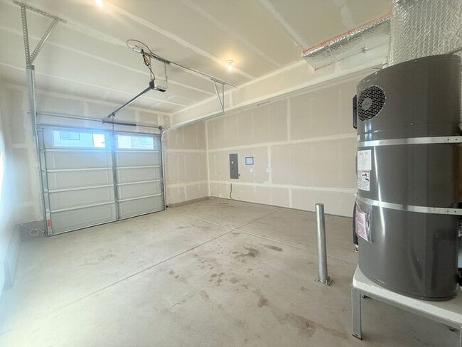 Building Photo - Beautiful 3-Bedroom + Bonus Loft Home in B...