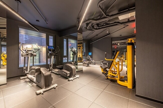 Building Photo - 55 Lagrange St