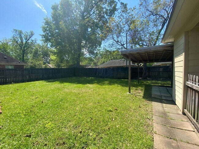 Building Photo - 3 Bed, 2 Bath in Worthington Lake