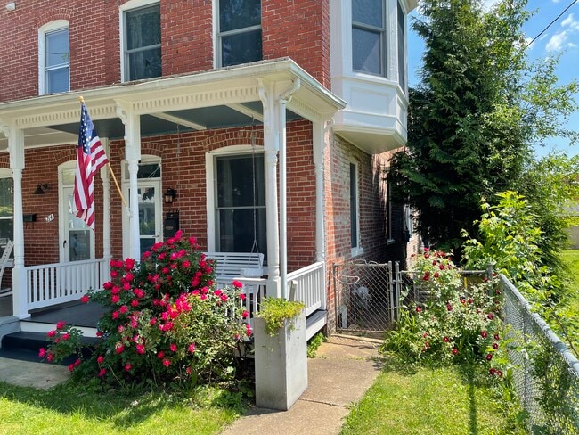 Building Photo - 216 Washington St