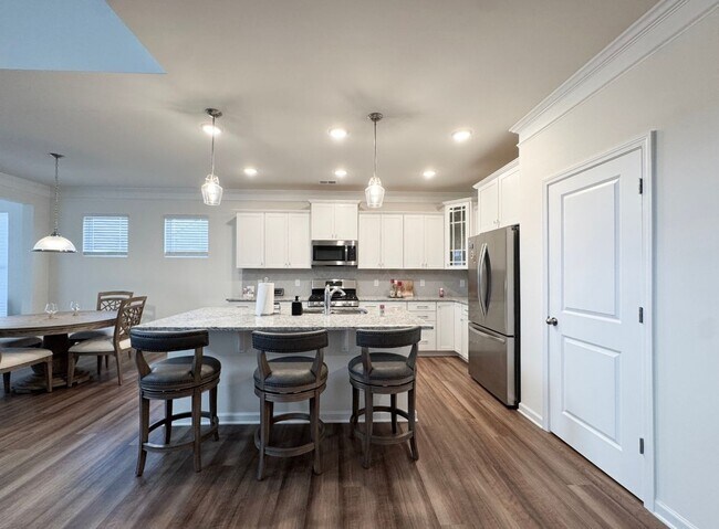 Building Photo - 612 Columbus Cir