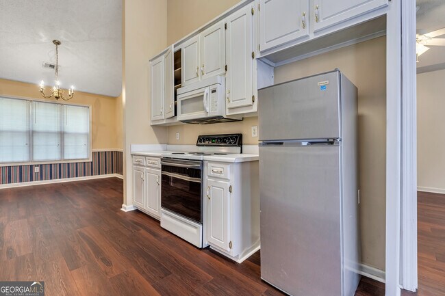 Building Photo - 1510 Twin Manor Dr