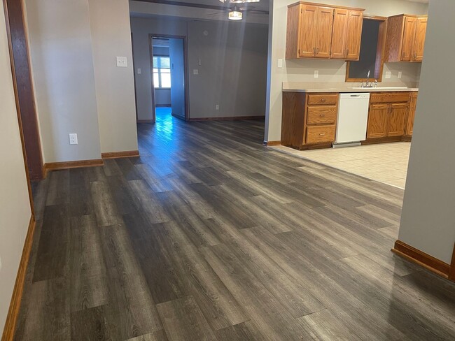 Building Photo - Updated 3 Bedroom, 2 bath duplex in Seaman School Distict