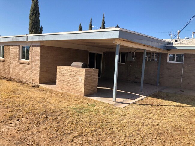 Building Photo - 5800 Bobwhite Ave