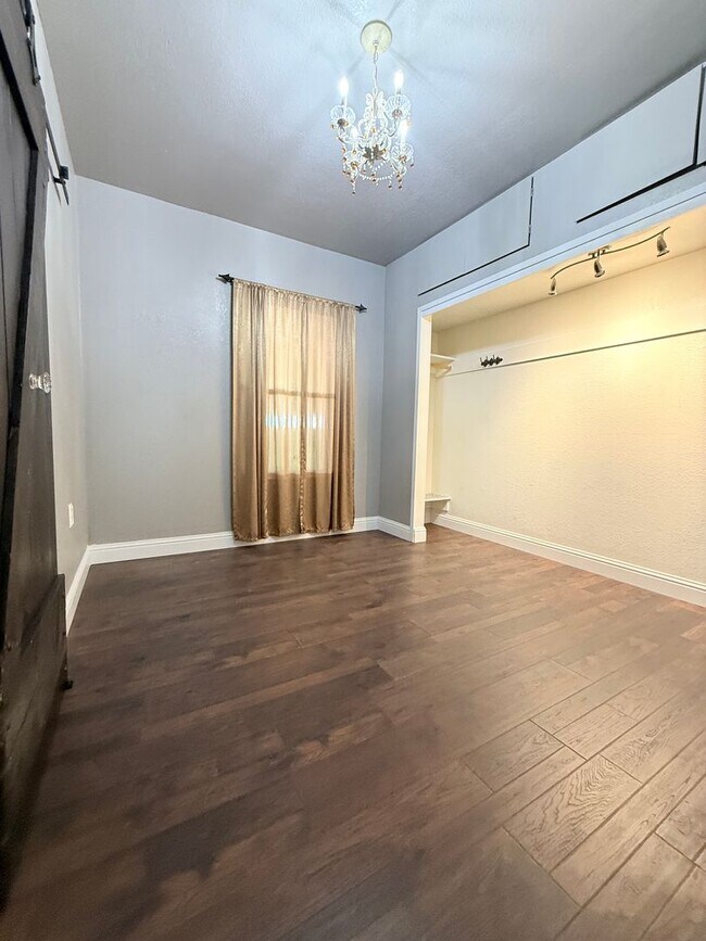 Building Photo - *Charming 2 Bedroom Home in Roseville’s Historic District with Bonus Detached Space*