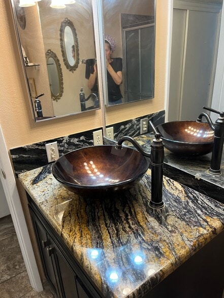 bathroom - 53 W Calle del Lago