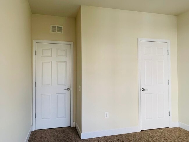 Building Photo - 2336 Brookmoor Ln