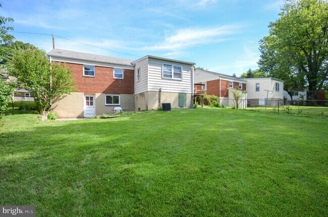 Building Photo - 1111 Gilbert Rd