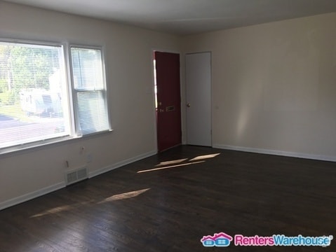 Building Photo - 110 La Sierra Dr
