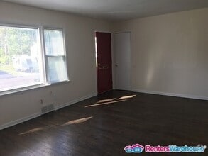 Building Photo - 110 La Sierra Dr