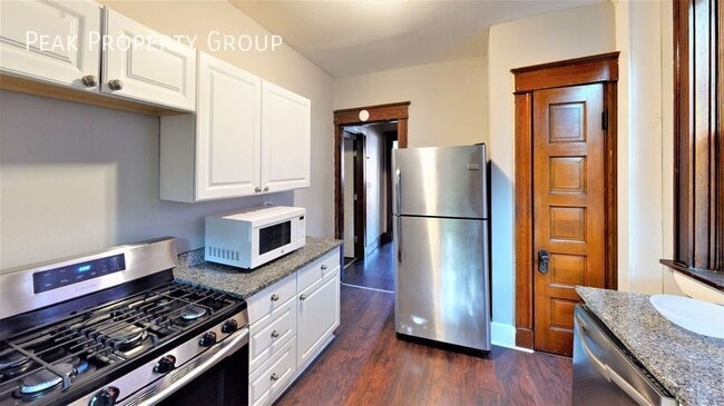 Building Photo - 2354 Stratford Ave