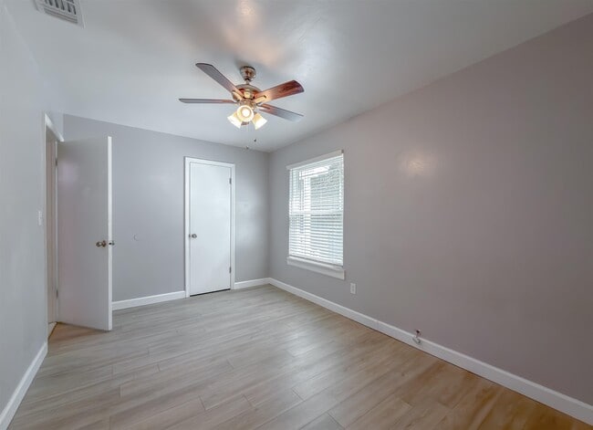 Building Photo - 520 Pasco Ct