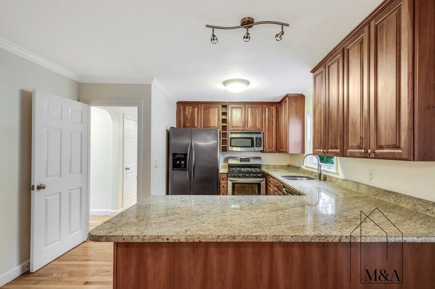 Building Photo - 43 Kendall Rd