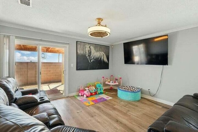 Building Photo - 404 Lindsay Pl SW