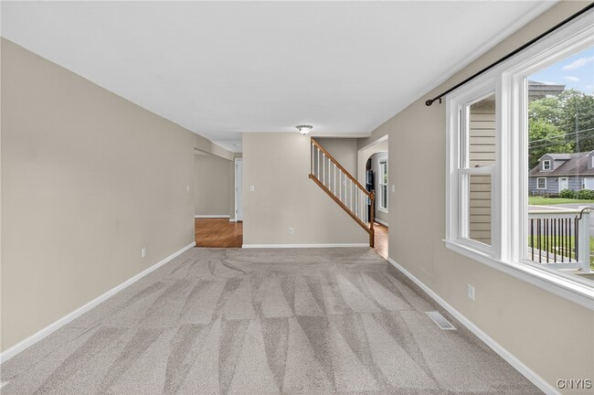 Building Photo - 111 Patricia Ln