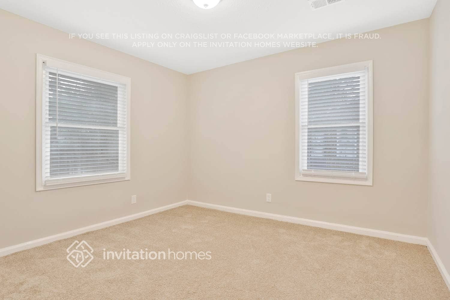 Building Photo - 3025 Catalina Dr