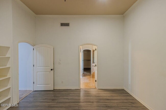 Building Photo - 2058 Bluff Creek St