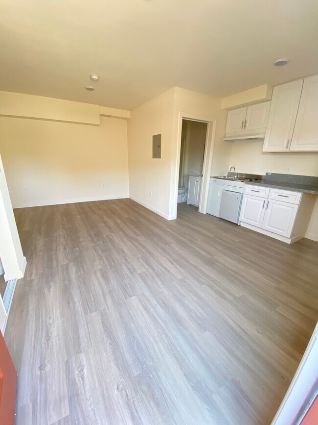 Building Photo - 6858 Ben Ave