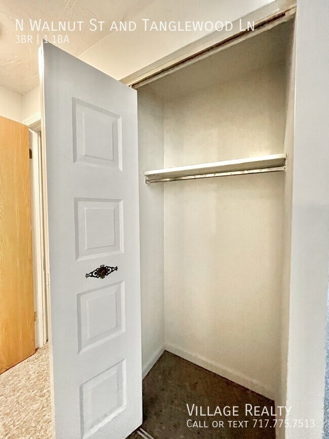 Building Photo - 492 N Walnut St