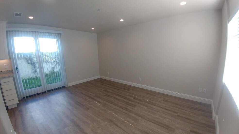 Living Room - 126 Cowell St