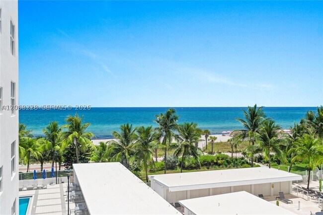 Building Photo - 5001 Collins Ave