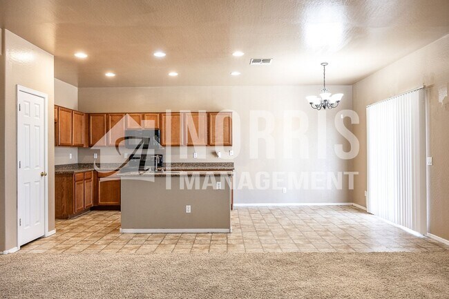 Building Photo - Large Beautiful Home in Coolidge w/ SOLAR