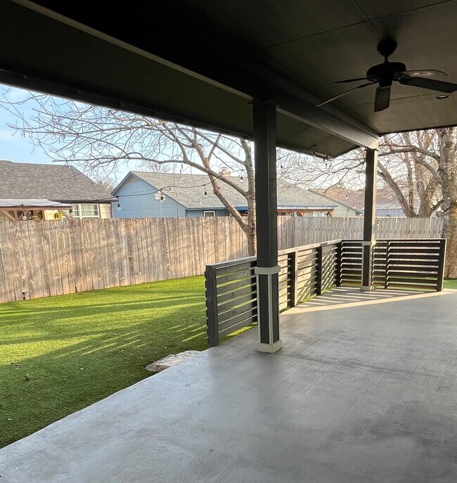 Building Photo - 13009 Lamplight Village Ave