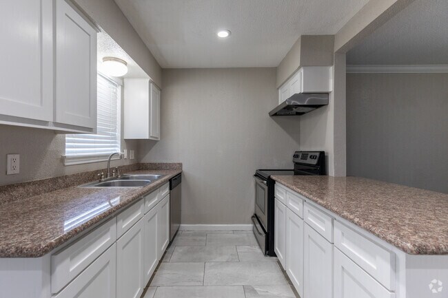 Townhome Kitchen - Tiffany I