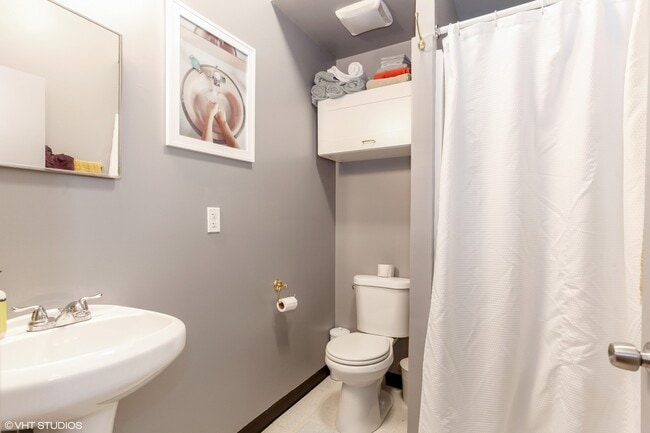 Building Photo - 4837 W Irving Park Rd