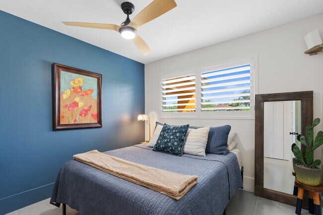 Building Photo - 450 NE 5th Cir