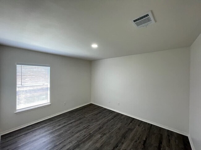 Building Photo - 15414 Misty Dawn Tr