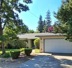 Building Photo - 3 bed/1.5 bath on large corner lot