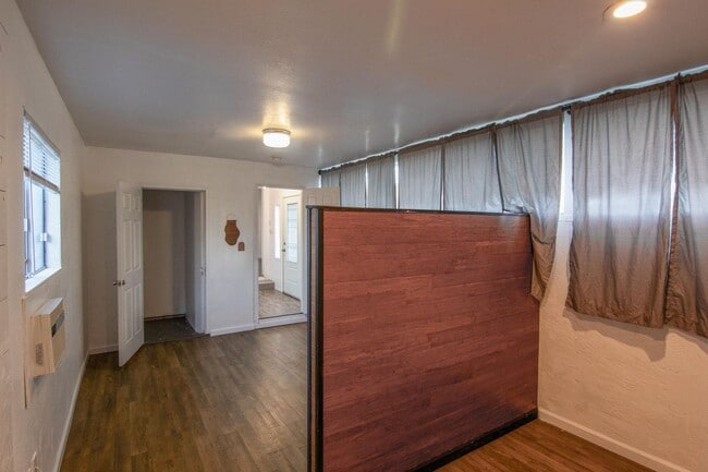 Building Photo - South Redding Duplex with Many Perks!