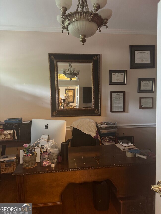 Building Photo - 421 Creekside Dr